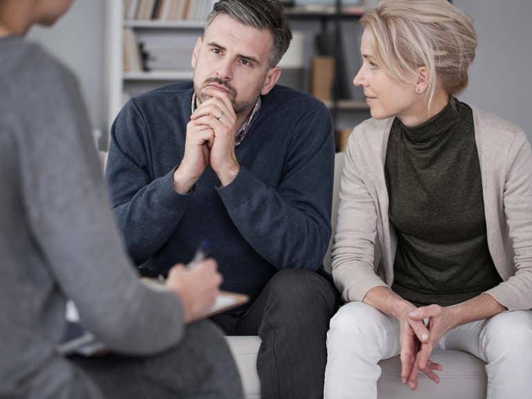 Stimmungsbild zum Arbeitsblatt Das Problem. Paar bei Paartherapie / Beziehungsberatung / Eheberatung / Ehetherapie.